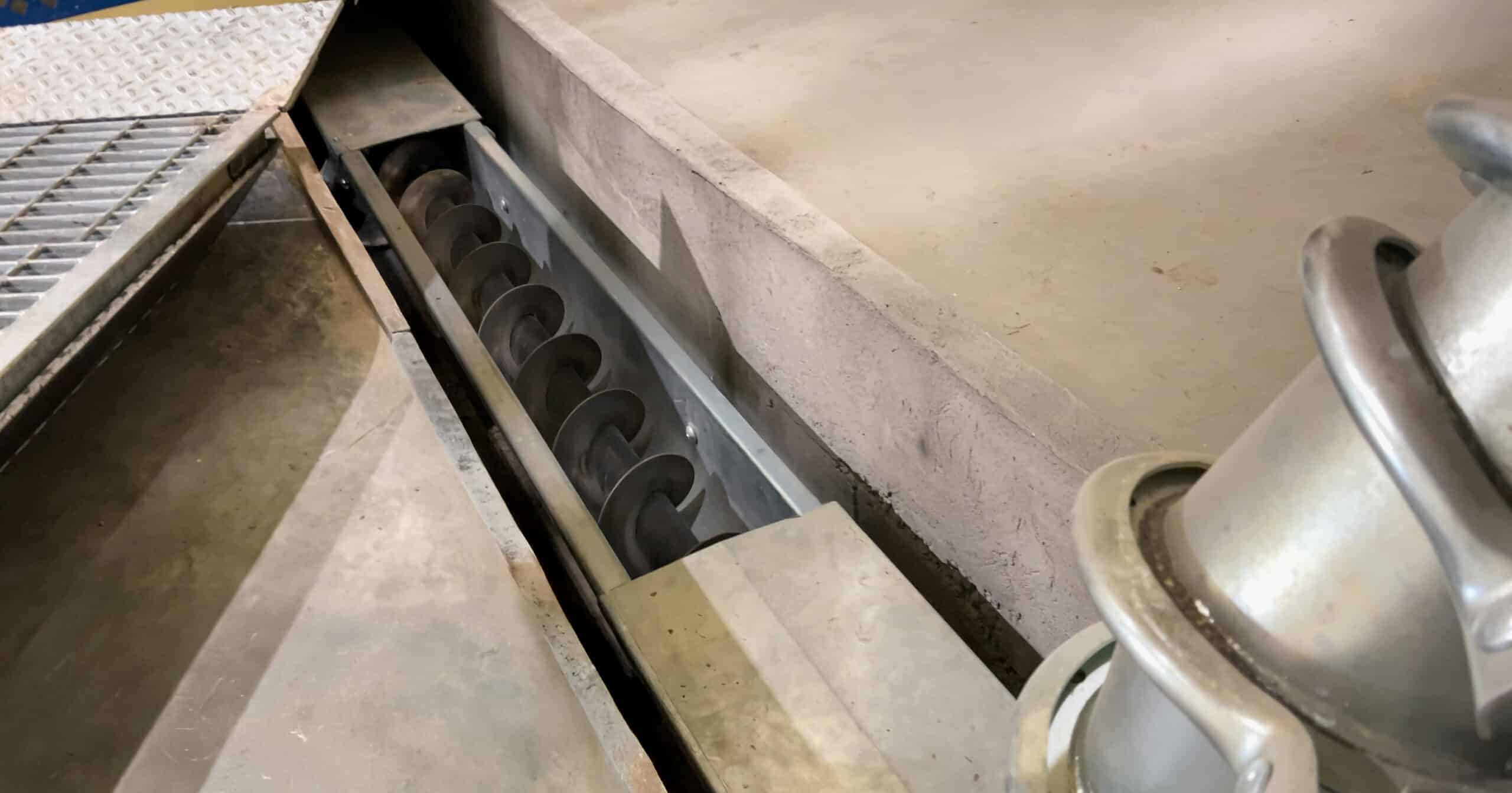 Screw conveyor for seed and grain