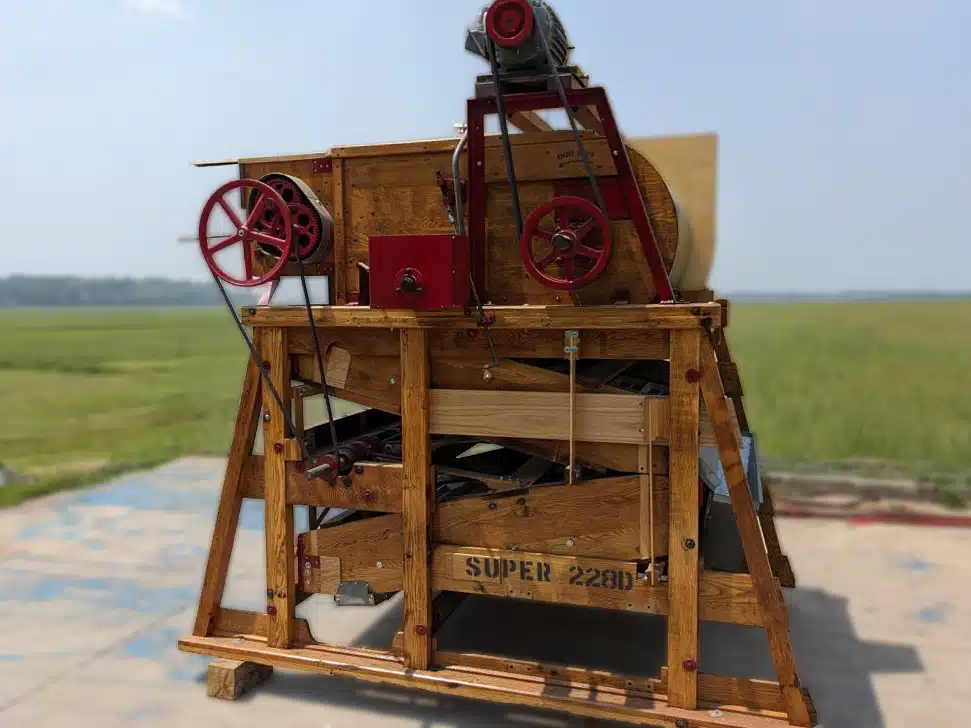 Reconditioned Clipper Super 228D air screen cleaner with wood frame, red pulleys and top-mounted motor
