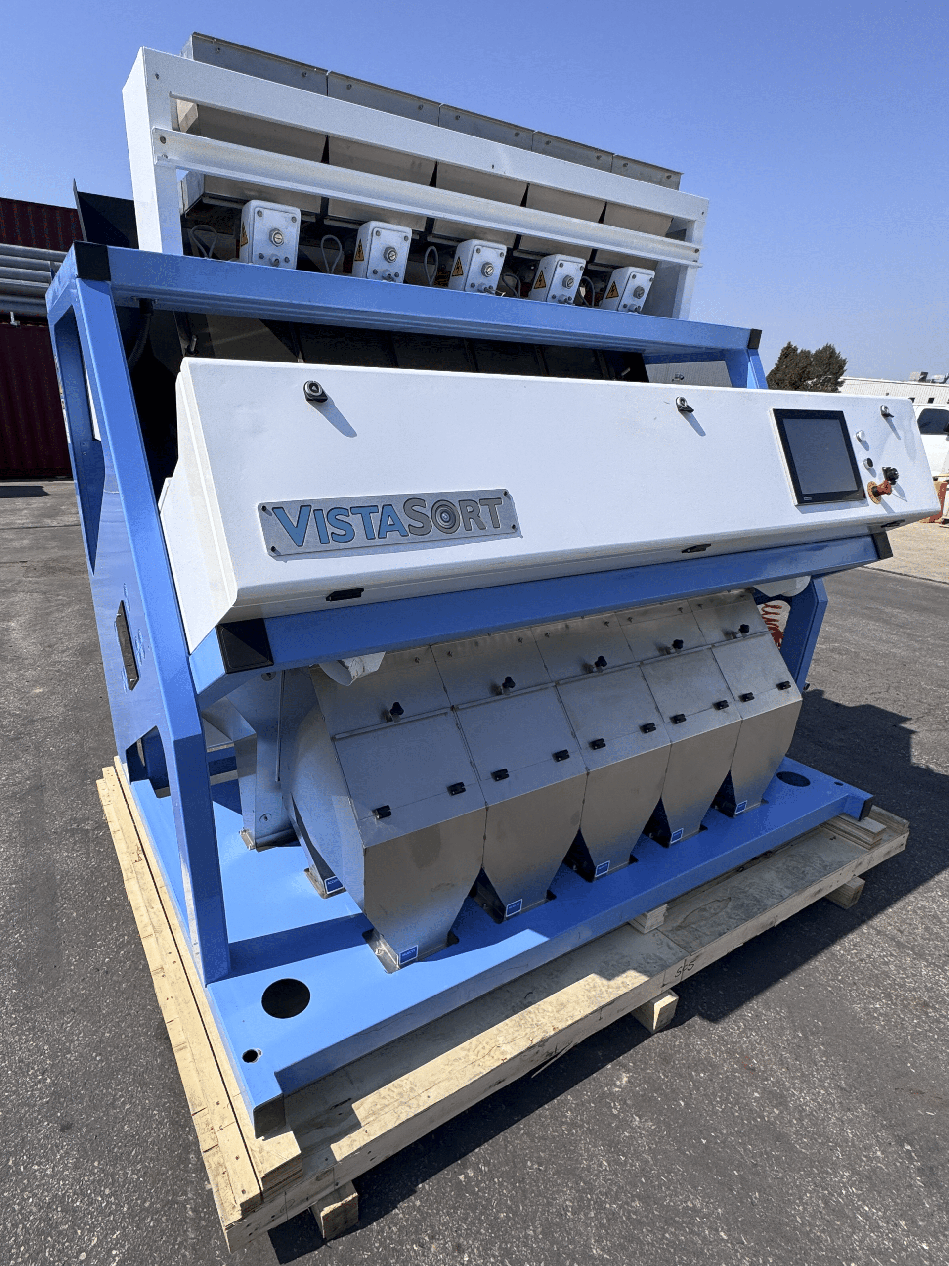 Front of the reconditioned 2020 VistaSort used optical color sorter showing five chutes and the touchscreen